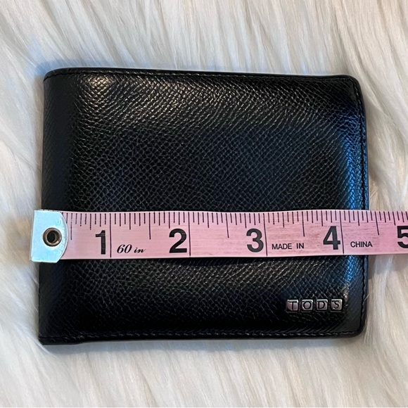 Tod’s Men’s Black Leather Bi-fold Designer Wallet - Picture 4 of 16